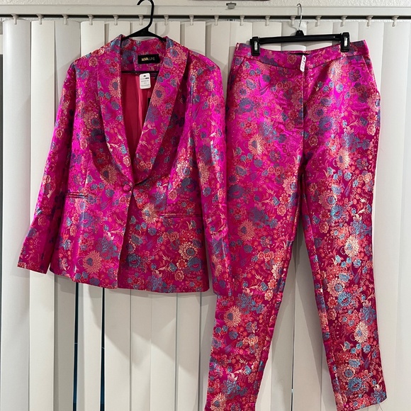 Pretty in Pink Embroidered Suit Set - Picture 4 of 4